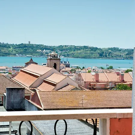 Ambassador River View Apartment *