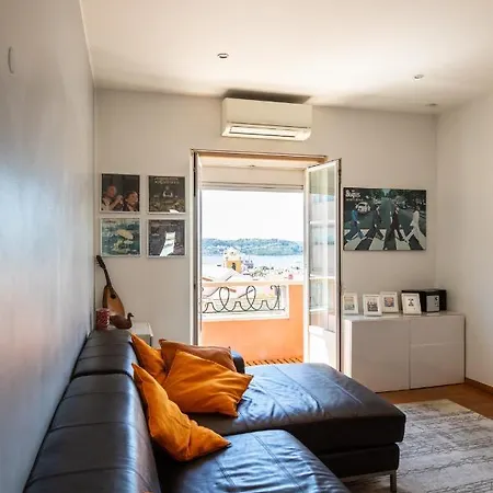 Ambassador River View Lejlighed